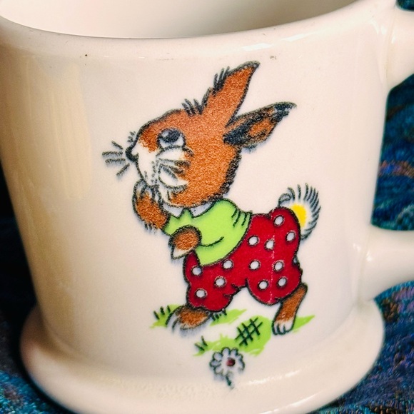 Vintage/antique teacup. Shipping not included in price. See photos for more. - Picture 4 of 5